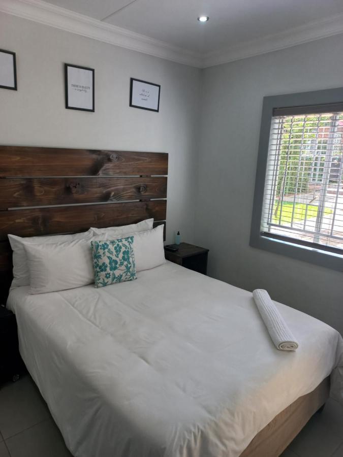 Triple9 Hatfield Guesthouse Претория Экстерьер фото
