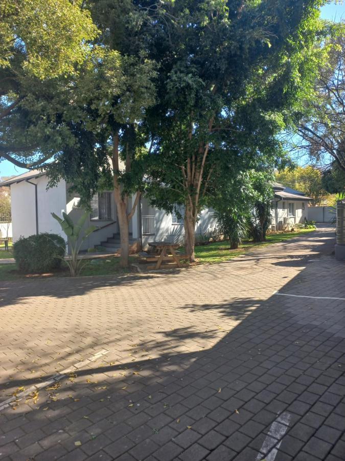 Triple9 Hatfield Guesthouse Претория Экстерьер фото