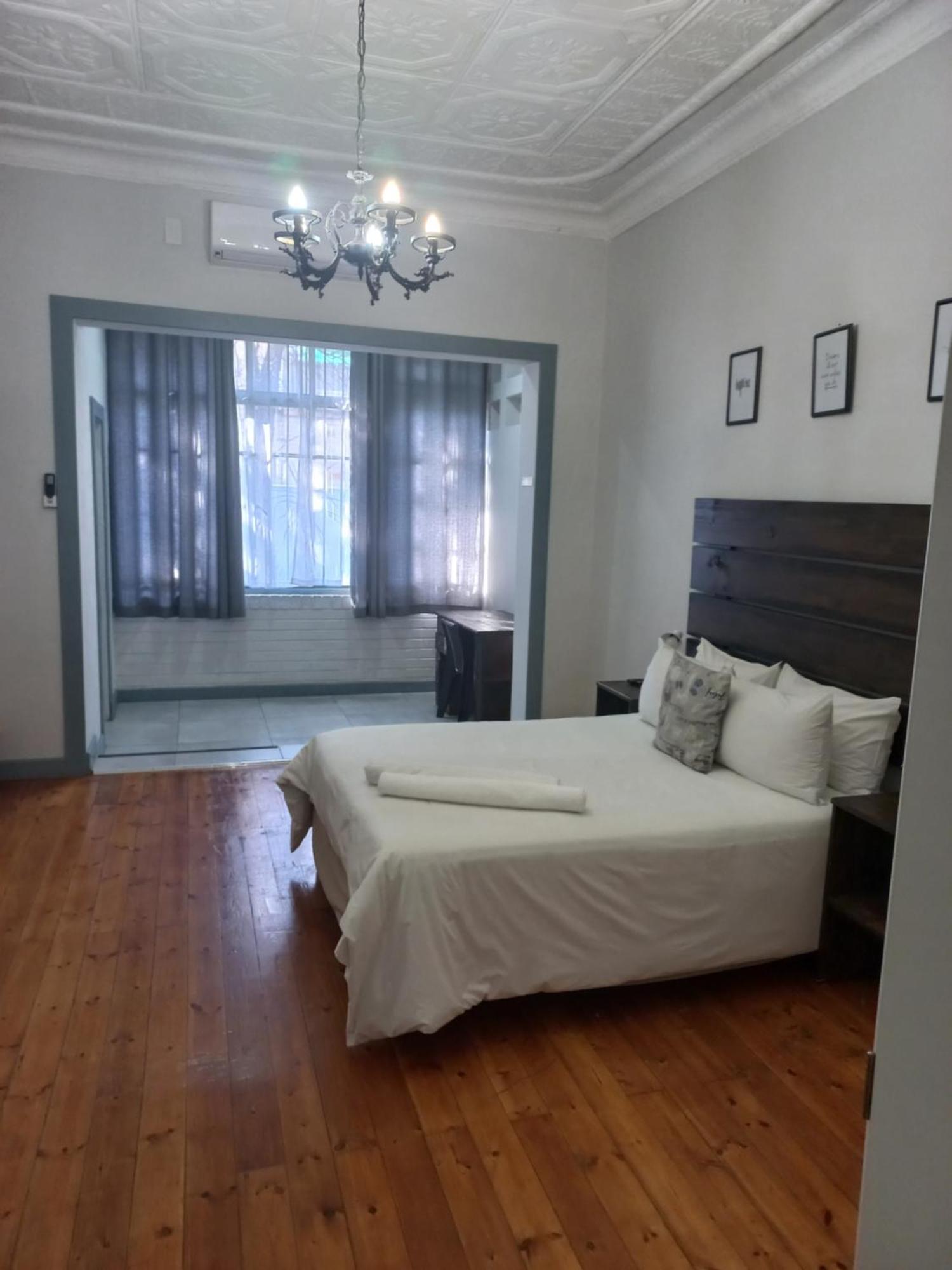 Triple9 Hatfield Guesthouse Претория Номер фото